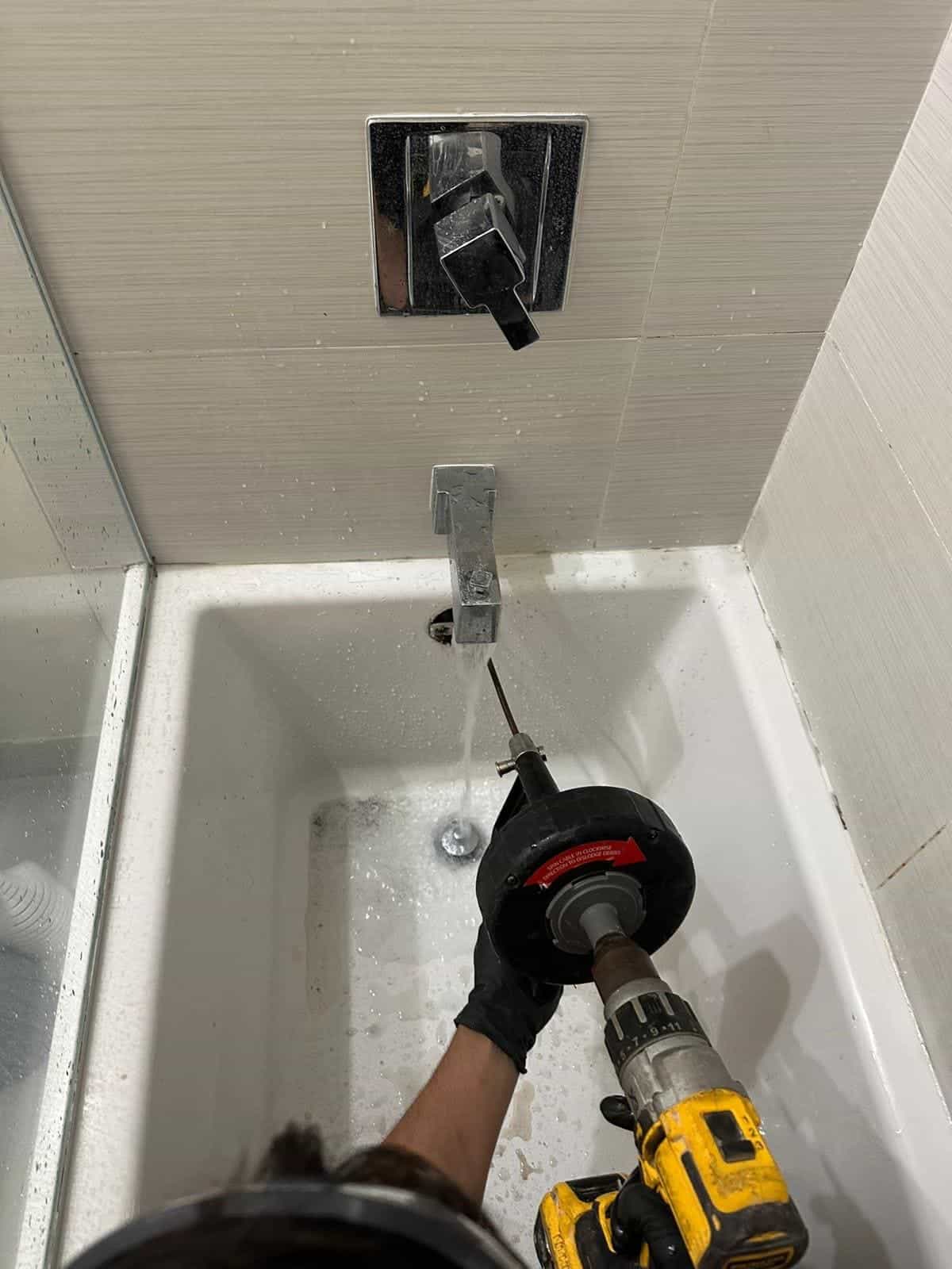 Before and after of a Drain cleaning by a plumber in Miami